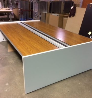Used Innovant Trading Desk (White & Wood)